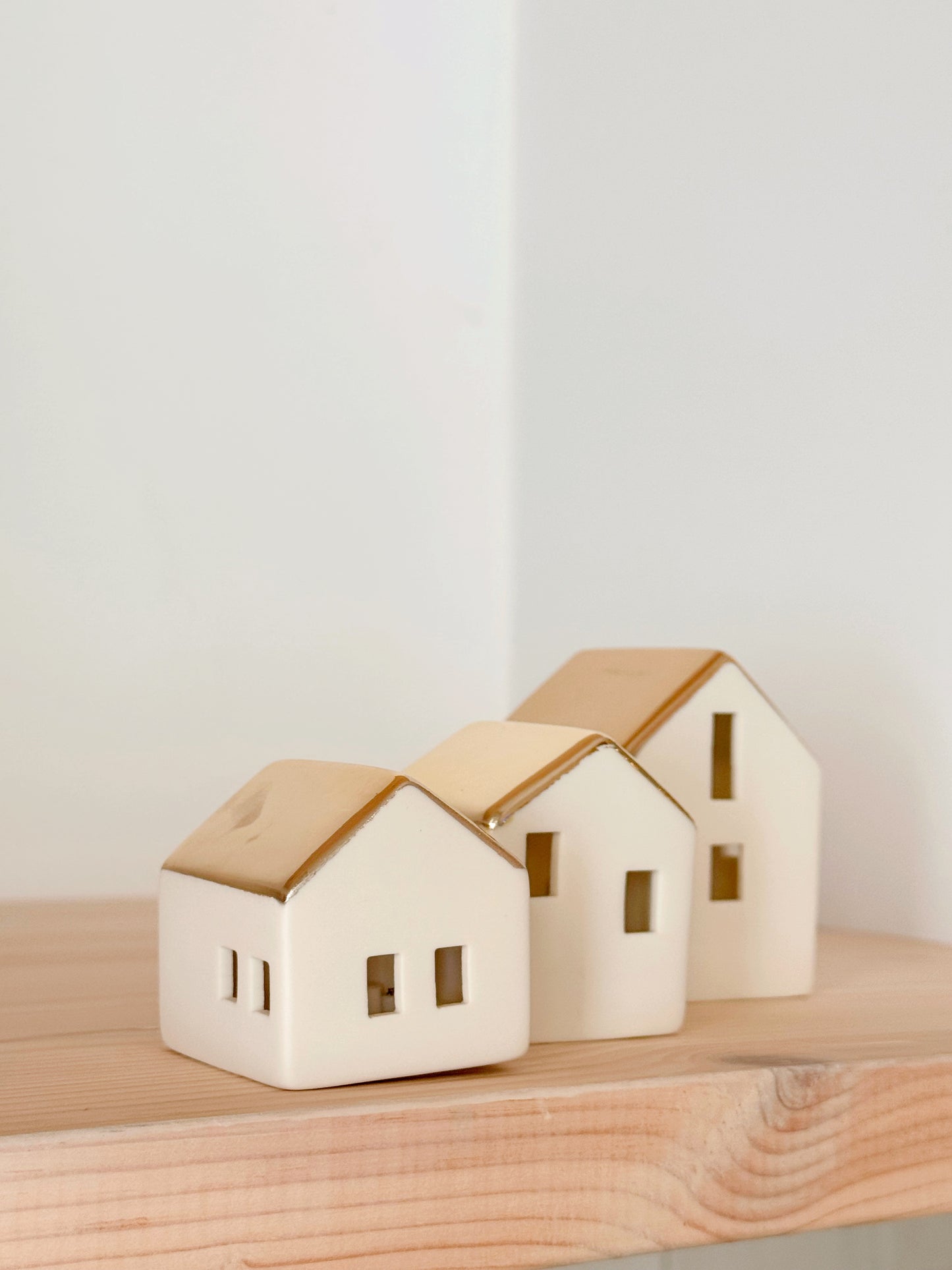 Mini casinhas LED telhado dourado