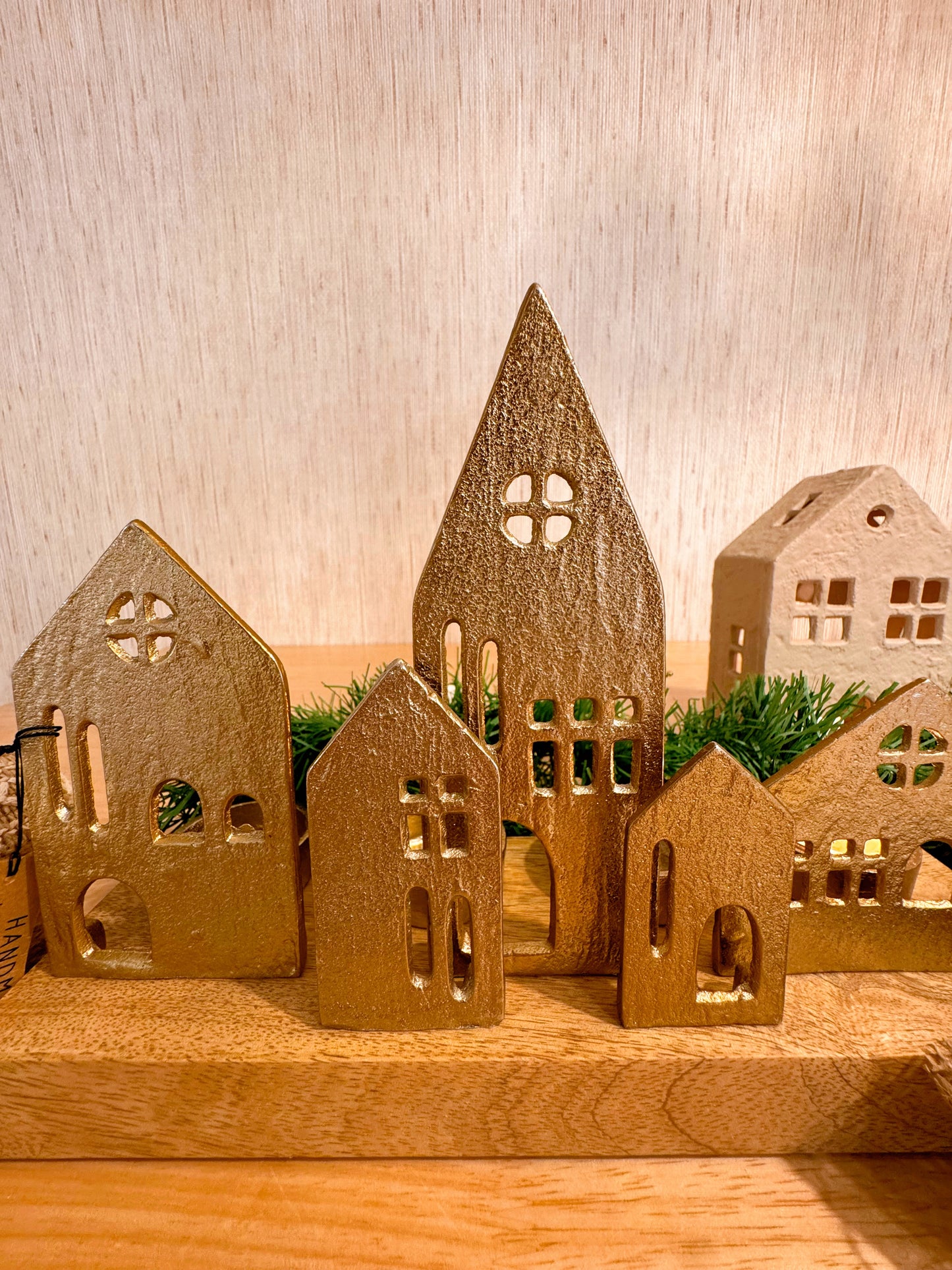 Suporte para velas casas douradas