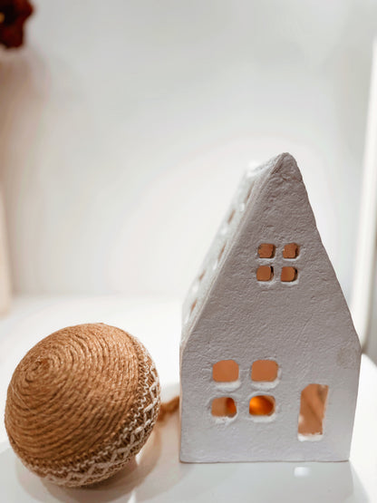Casa papel machê branca
