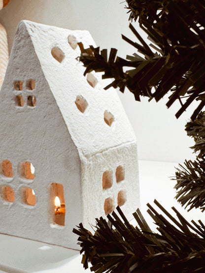 Casa papel machê branca