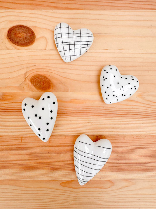 Coração de bolso porcelana riscas/pintas
