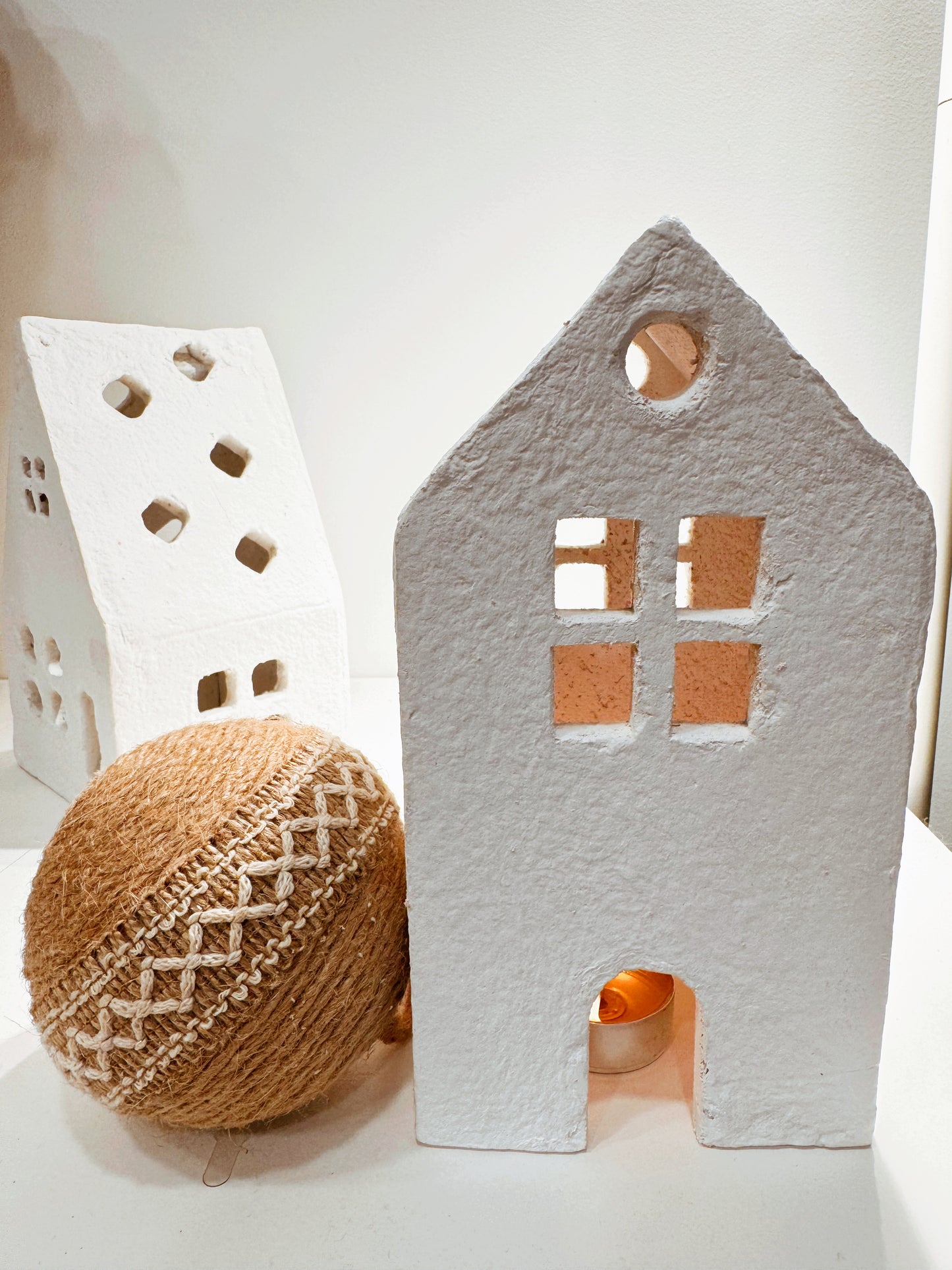 Casa papel machê branca