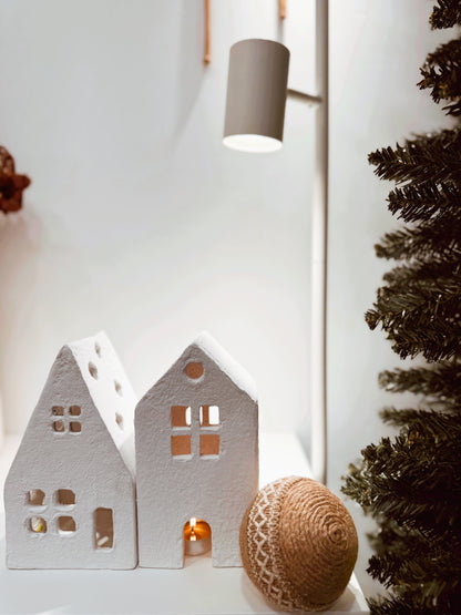 Casa papel machê branca