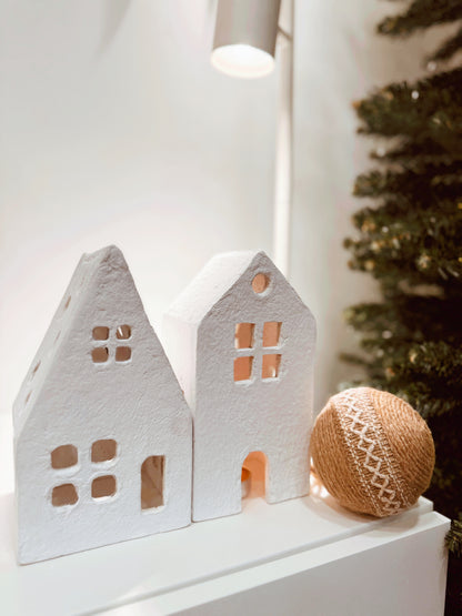 Casa papel machê branca