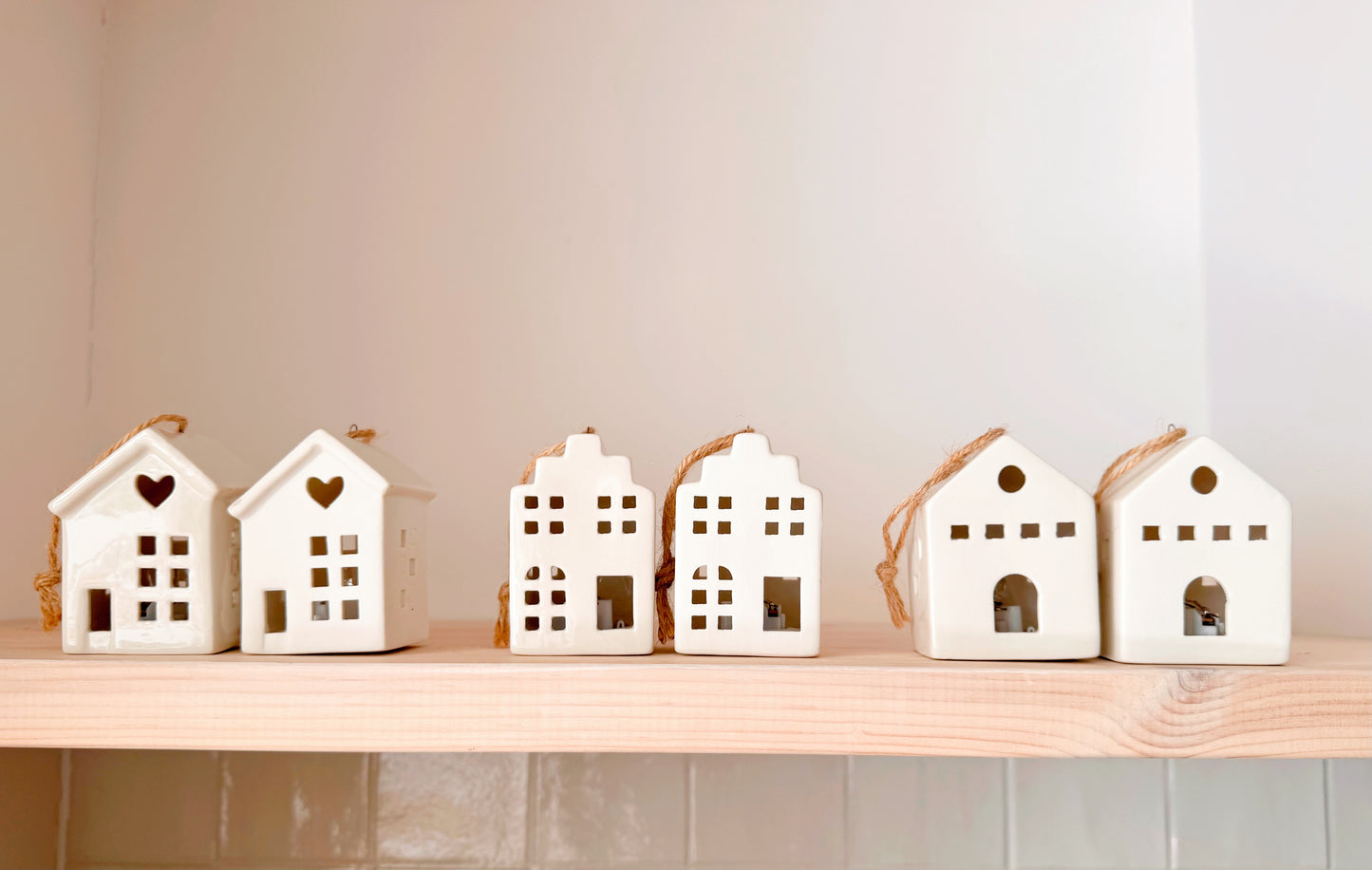 Casa LED p/pendurar branca