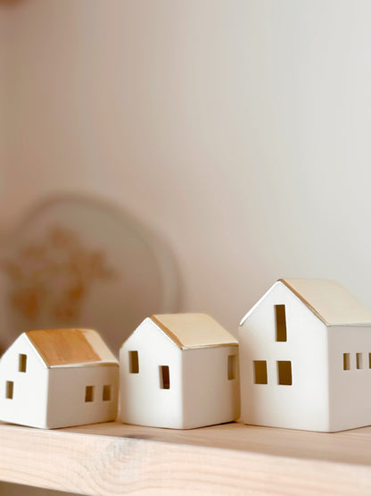 Mini casinhas LED telhado dourado