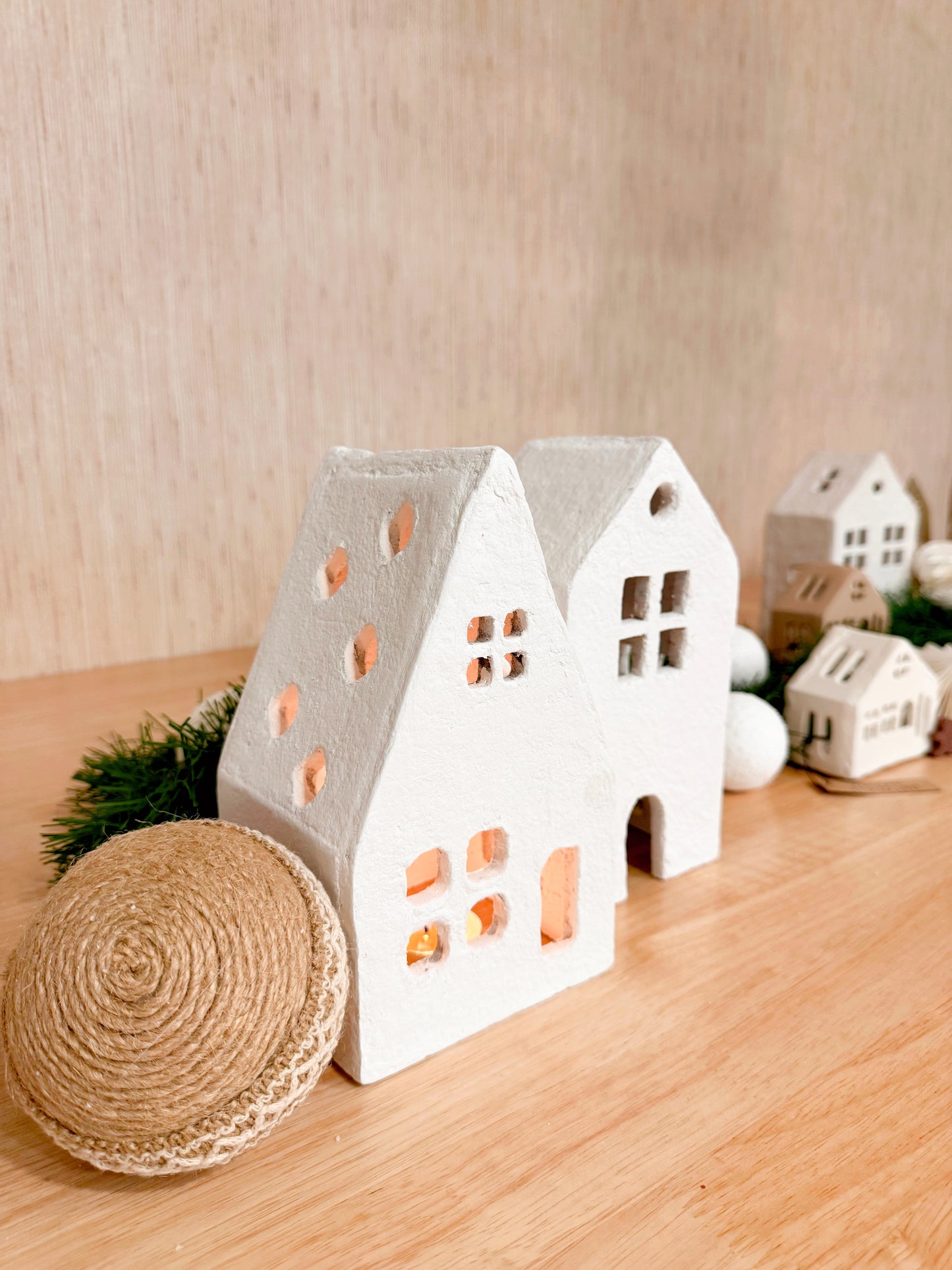 Casa papel machê branca