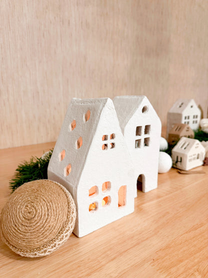 Casa papel machê branca